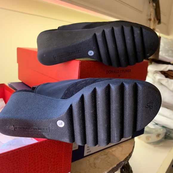 Donald Pliner Black sling back bootie - Picture 3 of 3